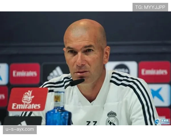 齐达内技术风格解析：足球艺术与智慧融合下的持续进化之路