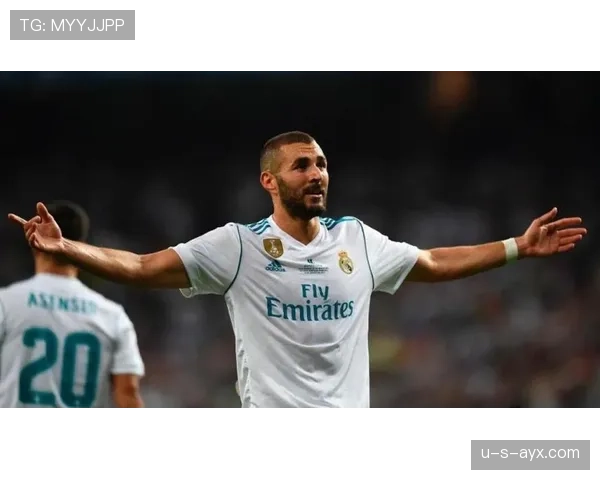 本泽马在皇马体系中的角色演变：从支点到核心